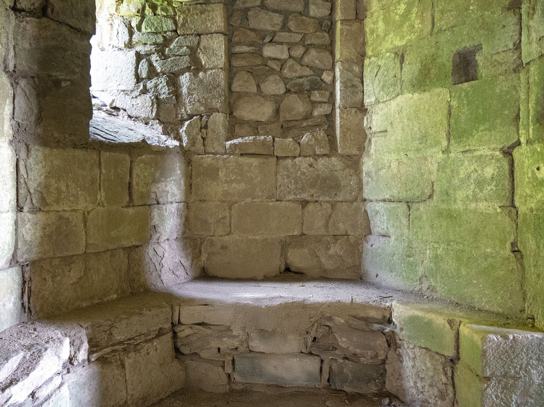 Ruines Vieille Église-Saint-Pantaleon-de-Lapleau必去景点