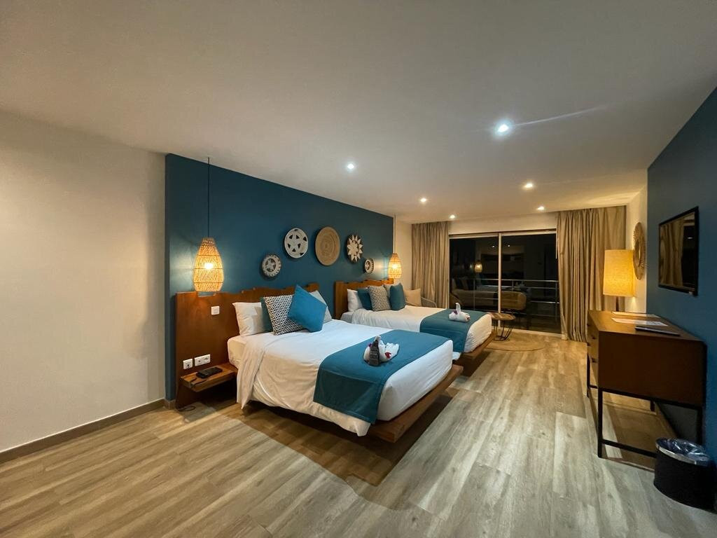 Orient Beach Hotel主图