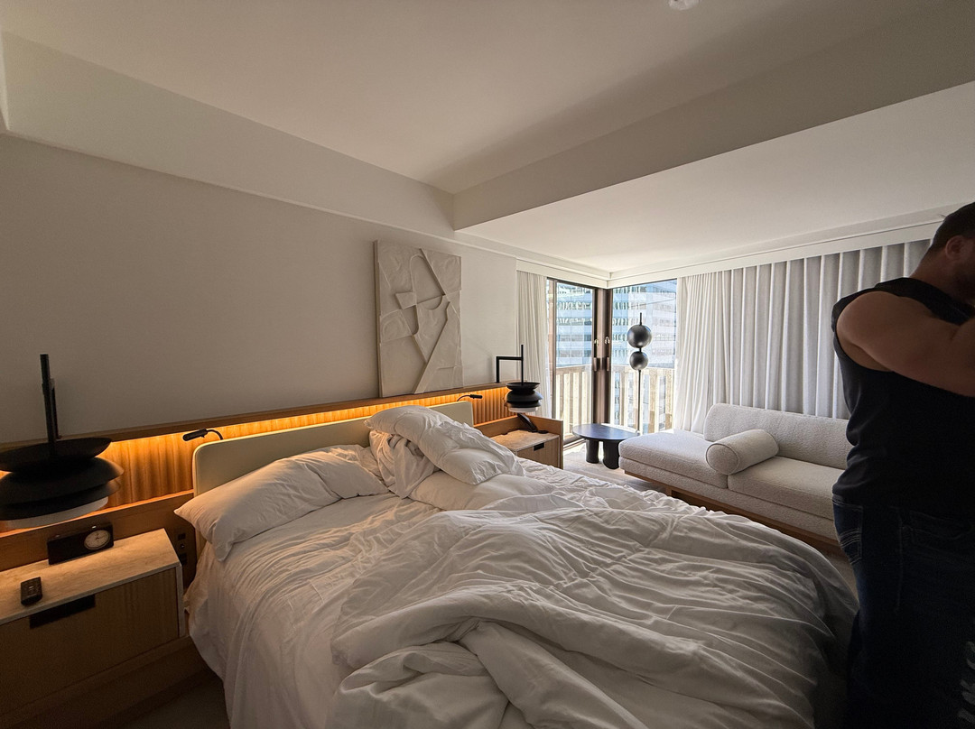 The Jay, Autograph Collection主图