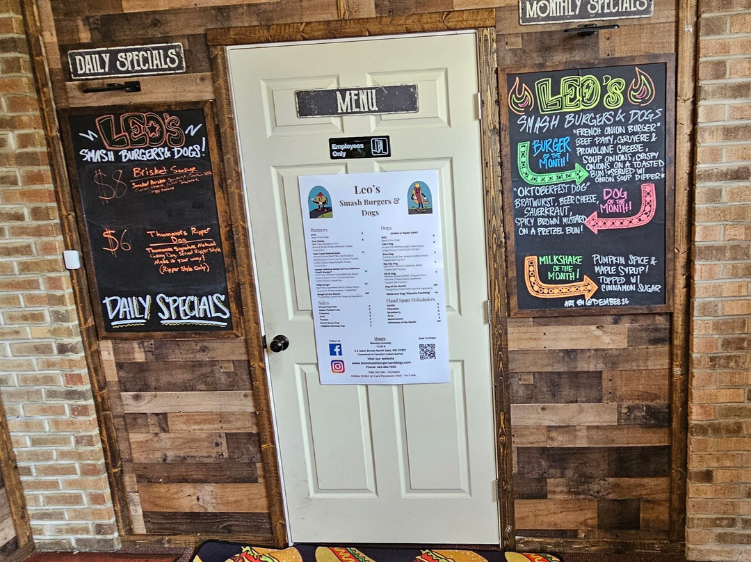 Leo's Smash Burgers & Dogs