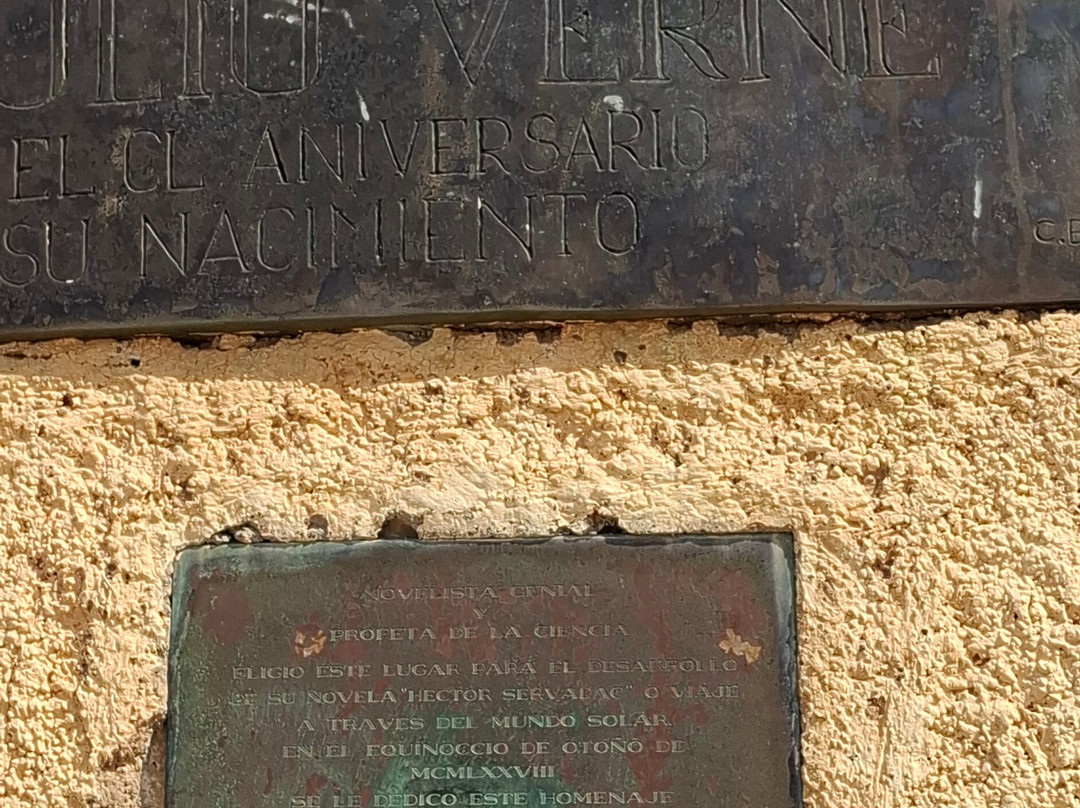 Monument a Jules Verne-法兰西斯科哈维尔必去景点