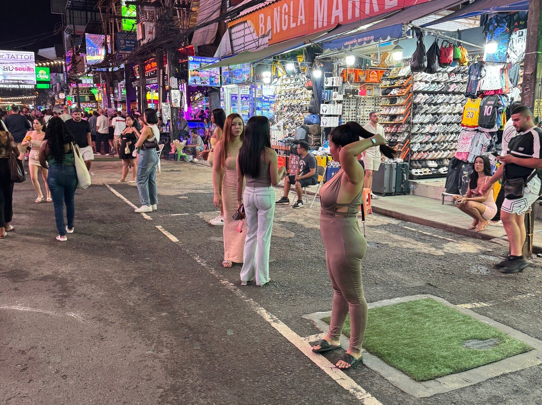 Bangla Night Market-芭东海滩必去景点