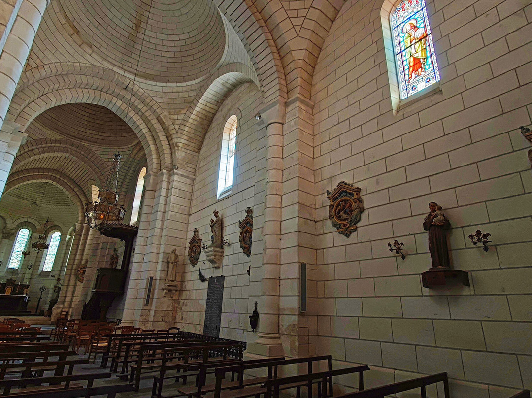 The Church of Saint-Pierre-ès-Liens in Bourdeilles-Bourdeilles必去景点
