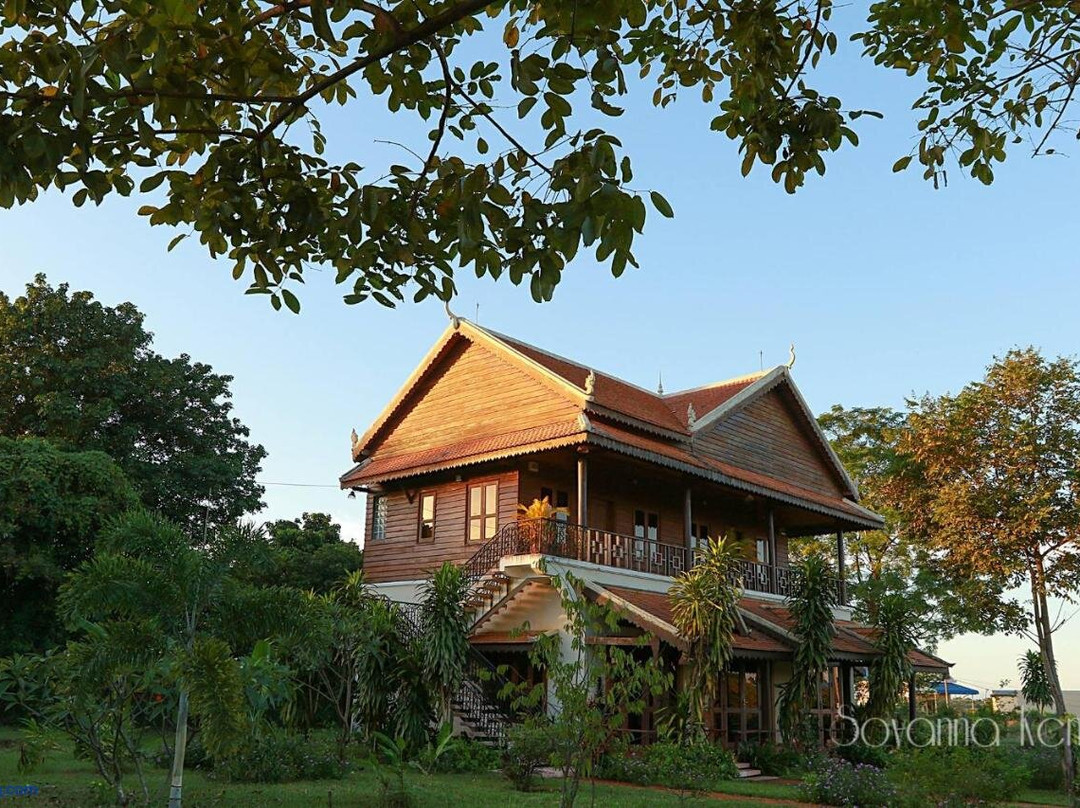 绿色高原小屋