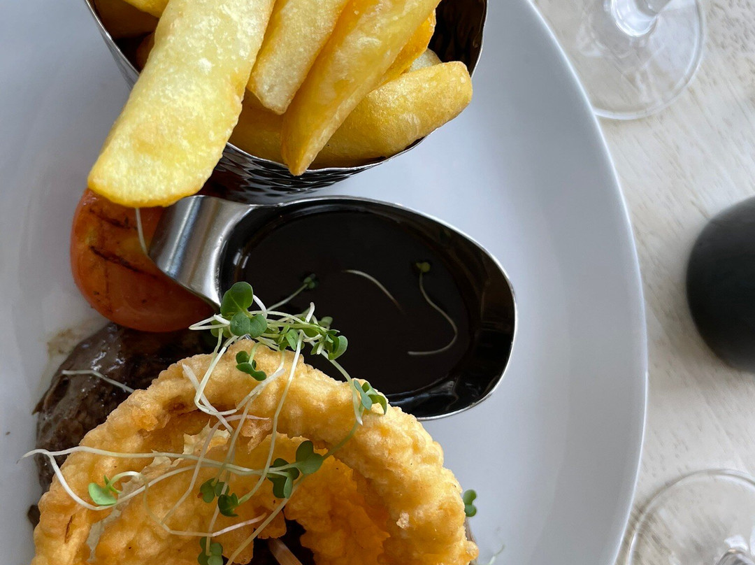 The Waterfront Boutique Hotel主图