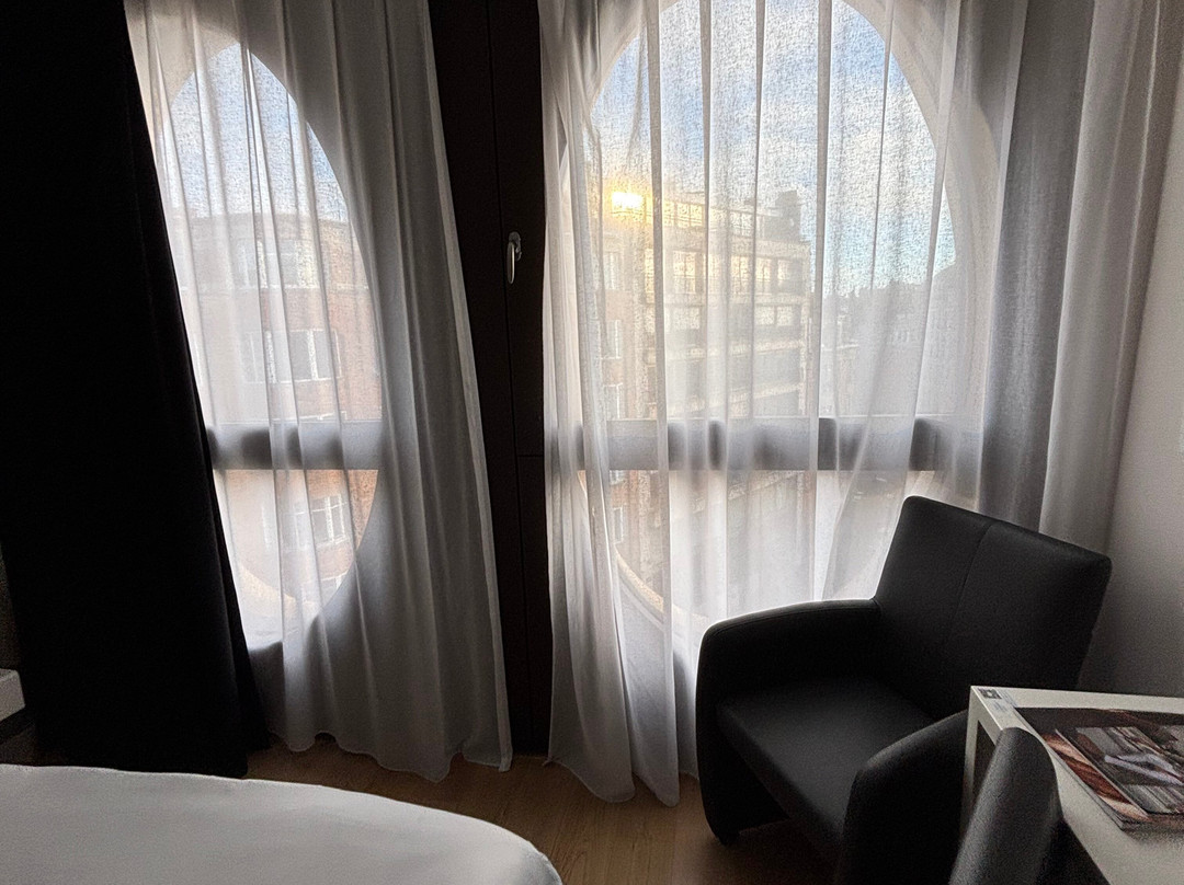 贝斯维斯特高级酒店主图