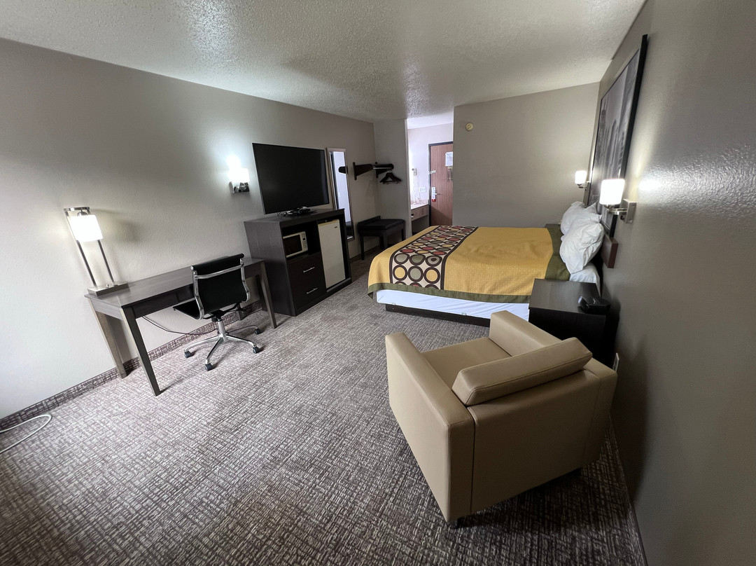 Super 8 by Wyndham Marshall主图