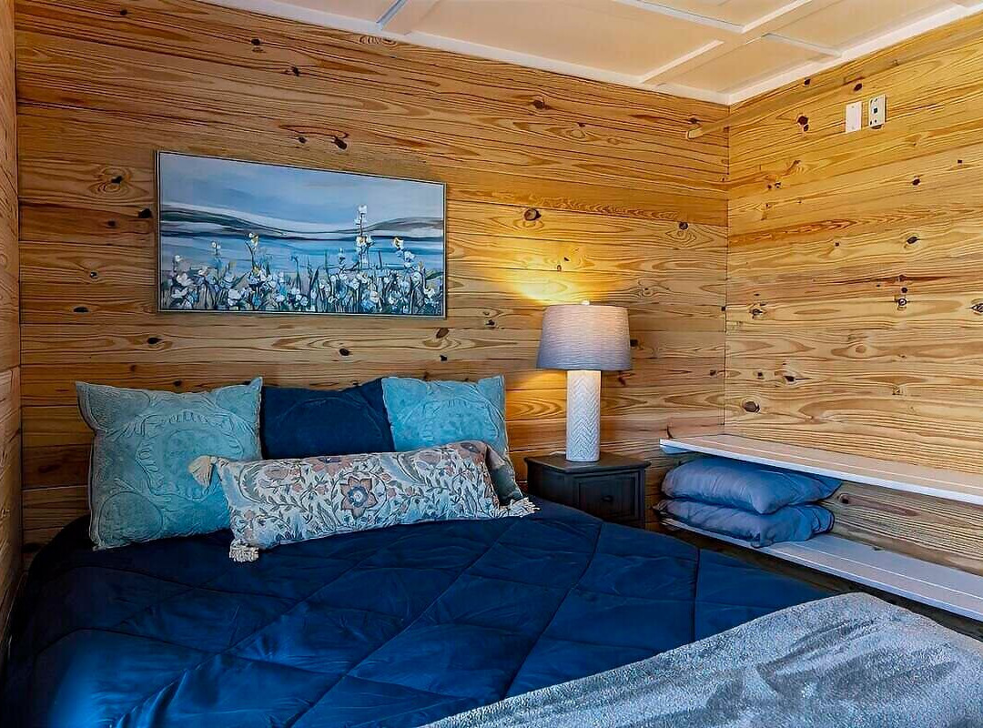 Blue Dolphin Inn and Cottages主图