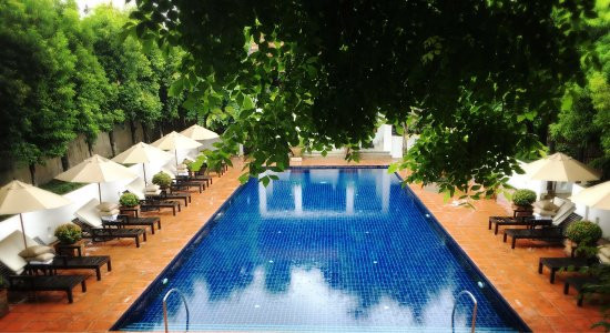 拉差曼哈酒店主图