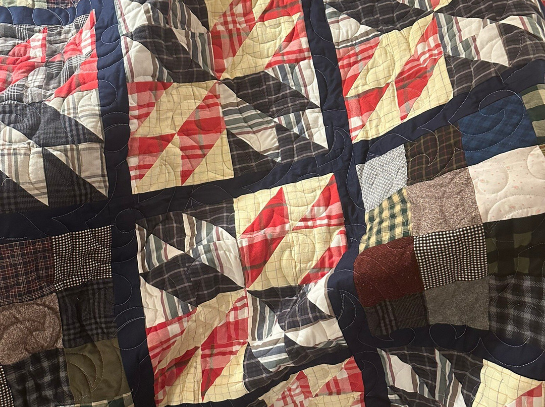 Log Cabin Quilt Shop & Fabrics-Bird in Hand必去景点