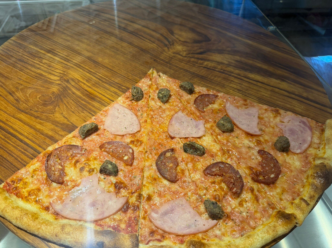 Zazzy's Pizzeria & Sportsbar