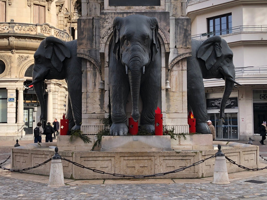 La Fontaine des Elephants (Fountain of Elephants)-尚贝里必去景点