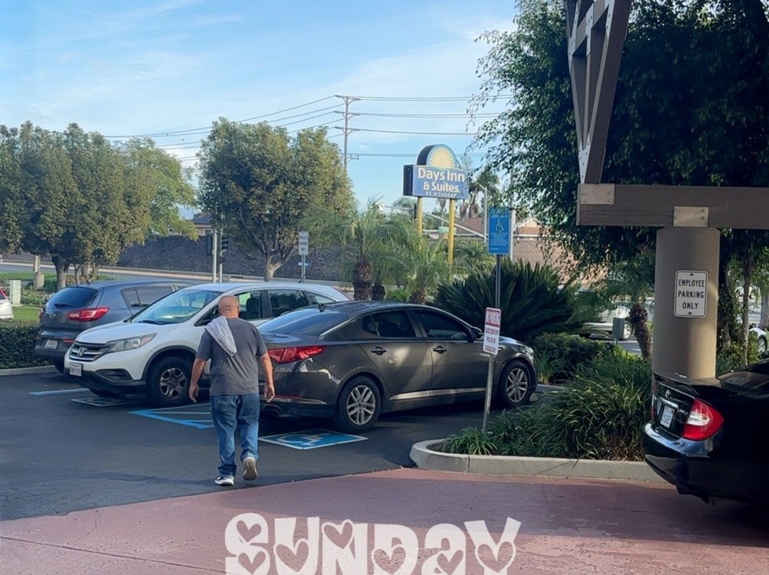 福乐顿戴斯套房酒店主图