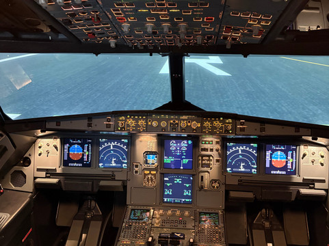 Full Flight Simulator Paris-鲁瓦西必去景点