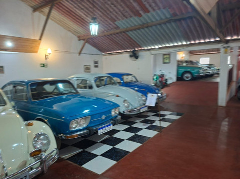 Museu Do Automovel Da Estrada Real-蒂拉登特斯必去景点