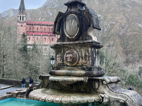 Basilica de Santa Maria la Real de Covadonga-Covadonga必去景点