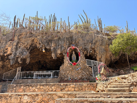 Lourdes Grotto-萨瓦内塔必去景点