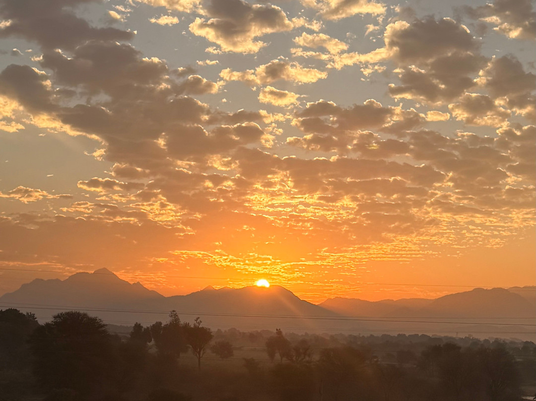 比贾布尔小屋主图