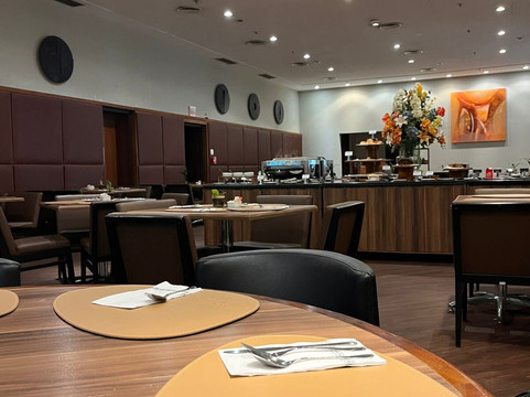 波旁会议酒店儒万维尔主图