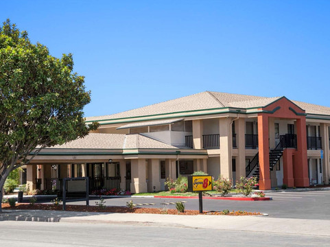 萨利纳斯速8酒店