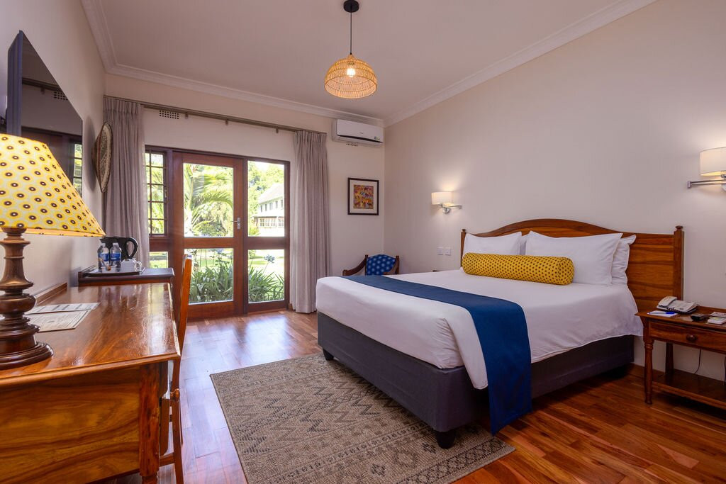 勃朗特酒店主图