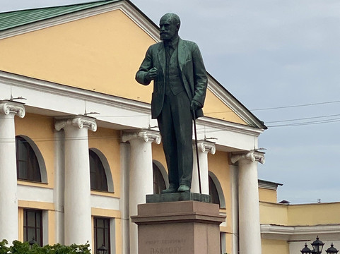 Monument to Academician Pavlov-Ryazan必去景点