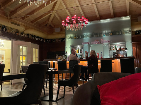 库普仑巴巴拉霍夫酒店 - 限成人主图