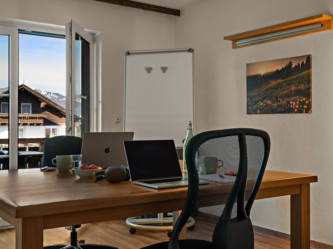 阳光因贝格博加思索夫酒店主图