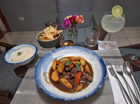 Oculto Cocina Nikkei