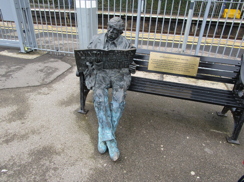 Sir Nicholas Winton statue