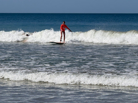 Surf & SUP Conchal-孔查沙滩必去景点