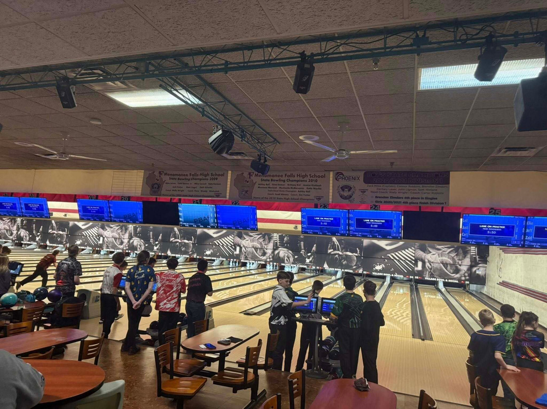 Dale's Weston Lanes-Weston必去景点