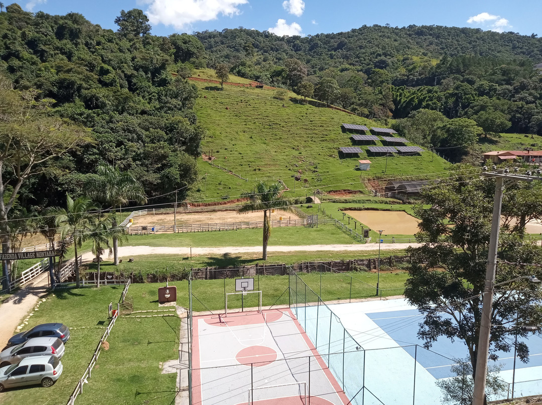 蒙大拿村农庄酒店主图