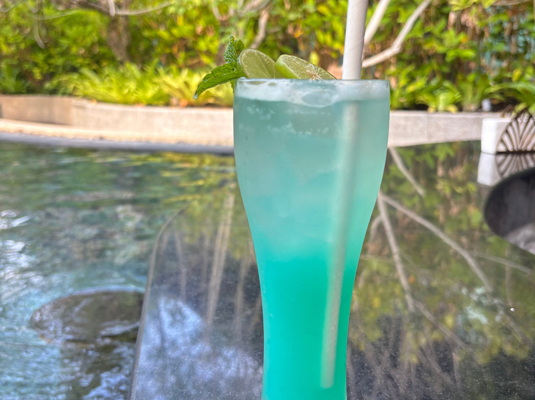 卡利马考拉海滨度假别墅酒店主图