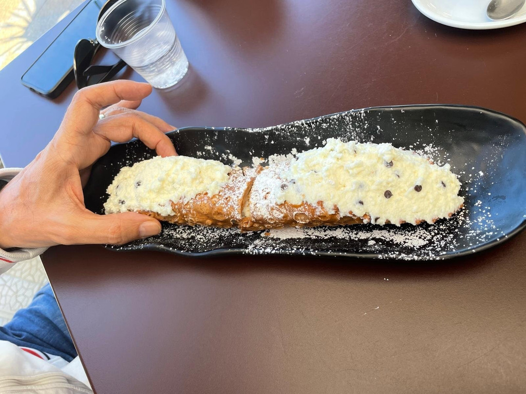 Avenue Cafe'