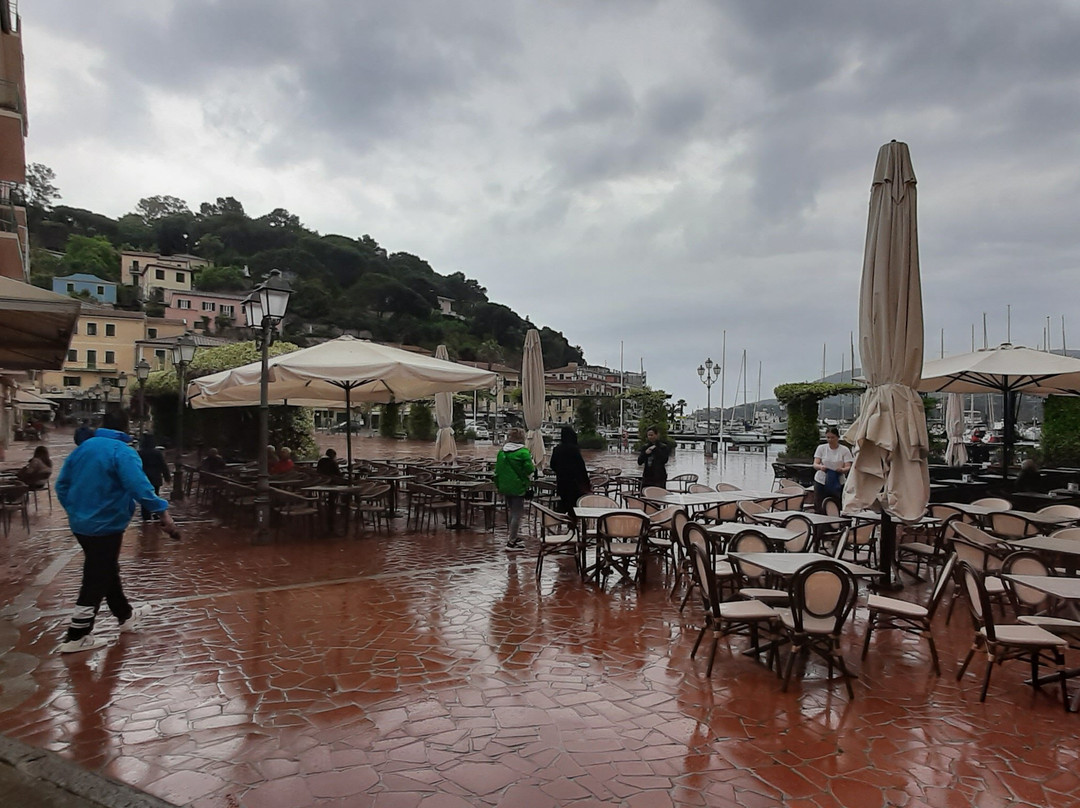 Piazza Giacomo Matteotti-Porto Azzurro必去景点