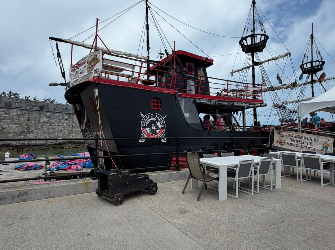 Calico Jack's Floating Bar-Somerset Village必去景点