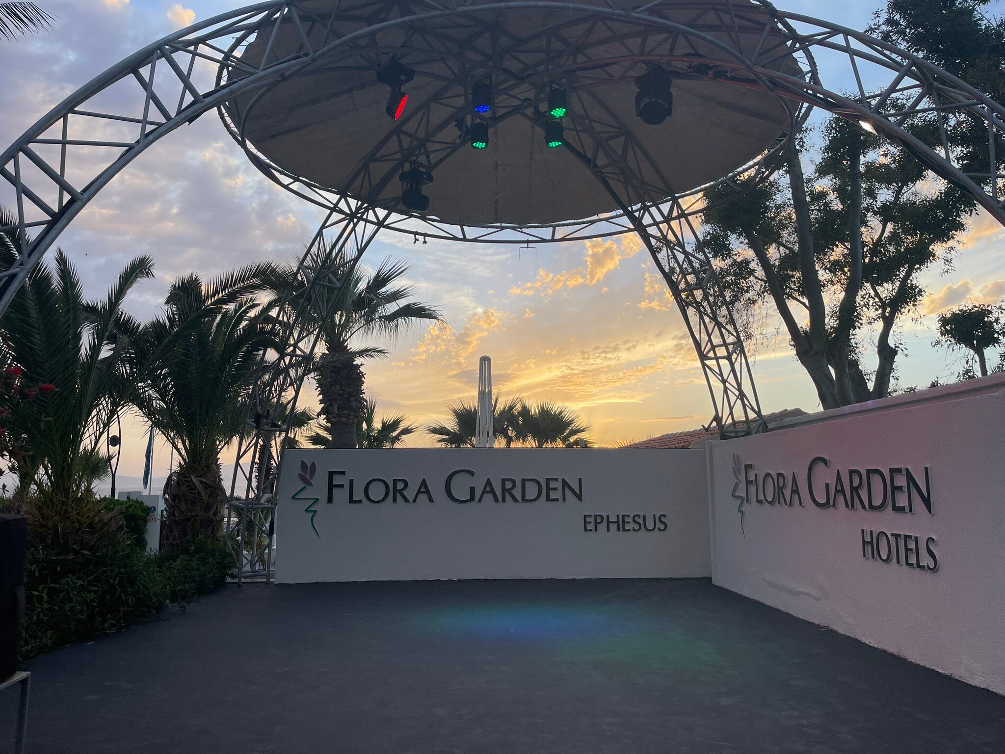 弗洛拉花园伊弗素库萨达斯全包式酒店-旅行者