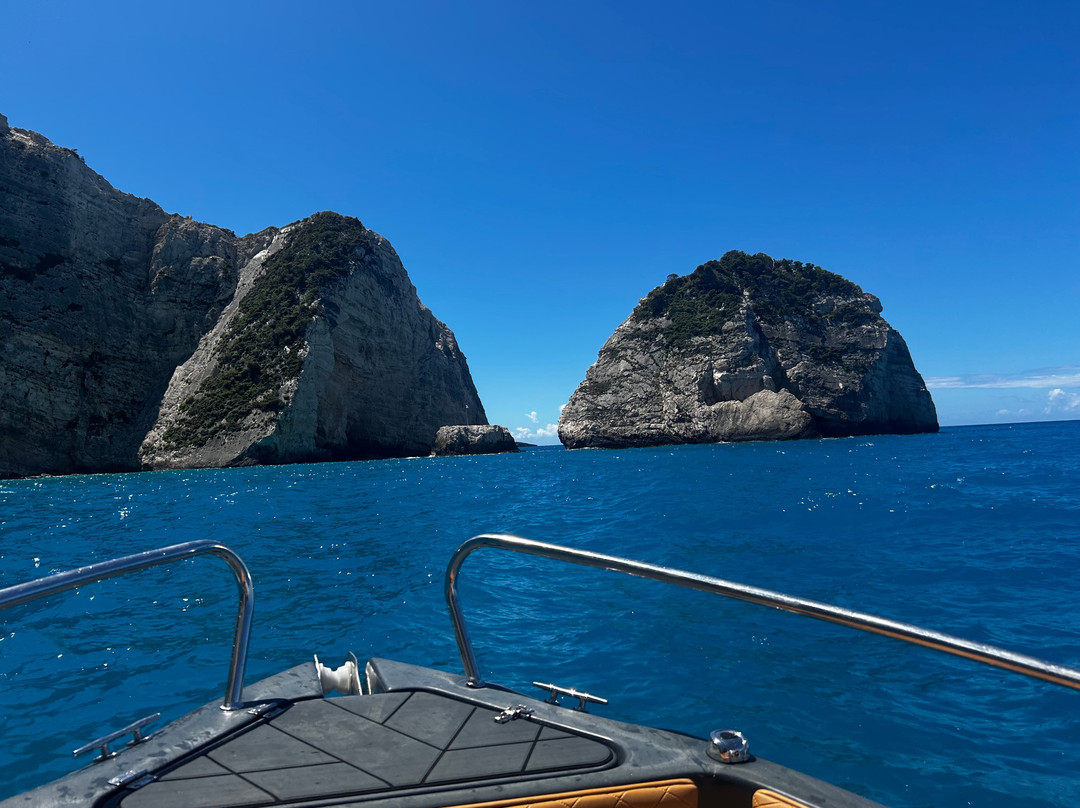 Shipwreck Boat Rentals by Nicol-Anafonitria必去景点