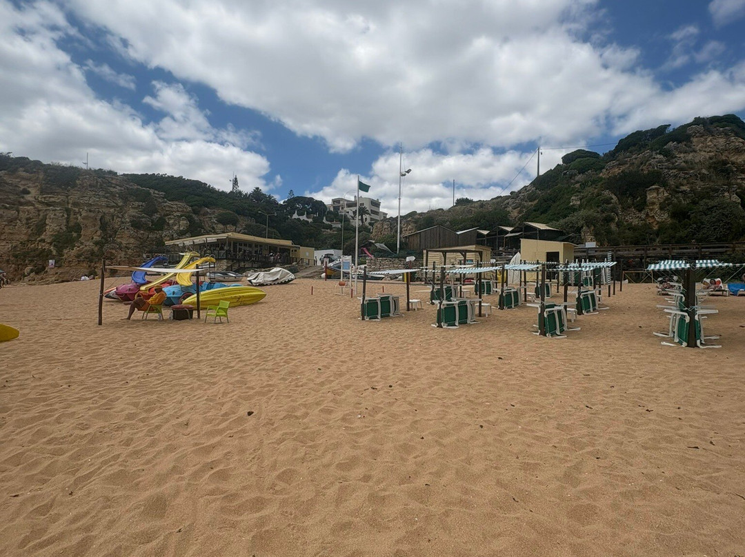 Praia da Senhora da Rocha-Porches必去景点