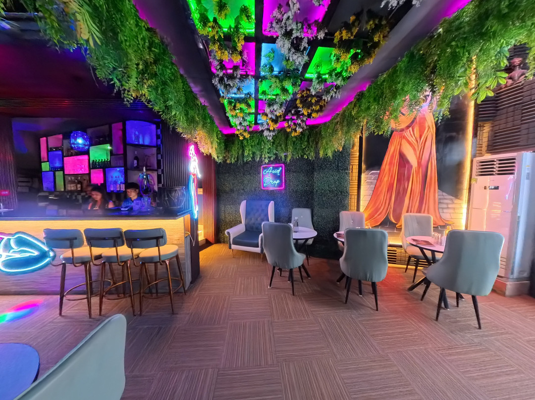 Acid drop lounge & Restaurant
