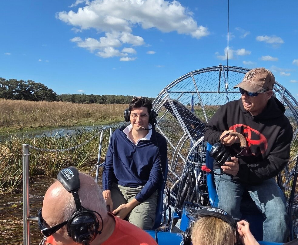 Grape Hammock Airboat & Alligator Tours-莱克威尔士必去景点