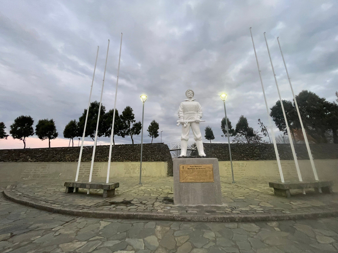 Plaza Memorial Martires De Antuco-Los Angeles必去景点