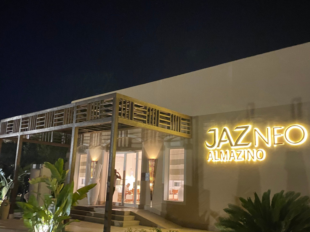 Jaz Neo Almazino, Almaza Bay主图