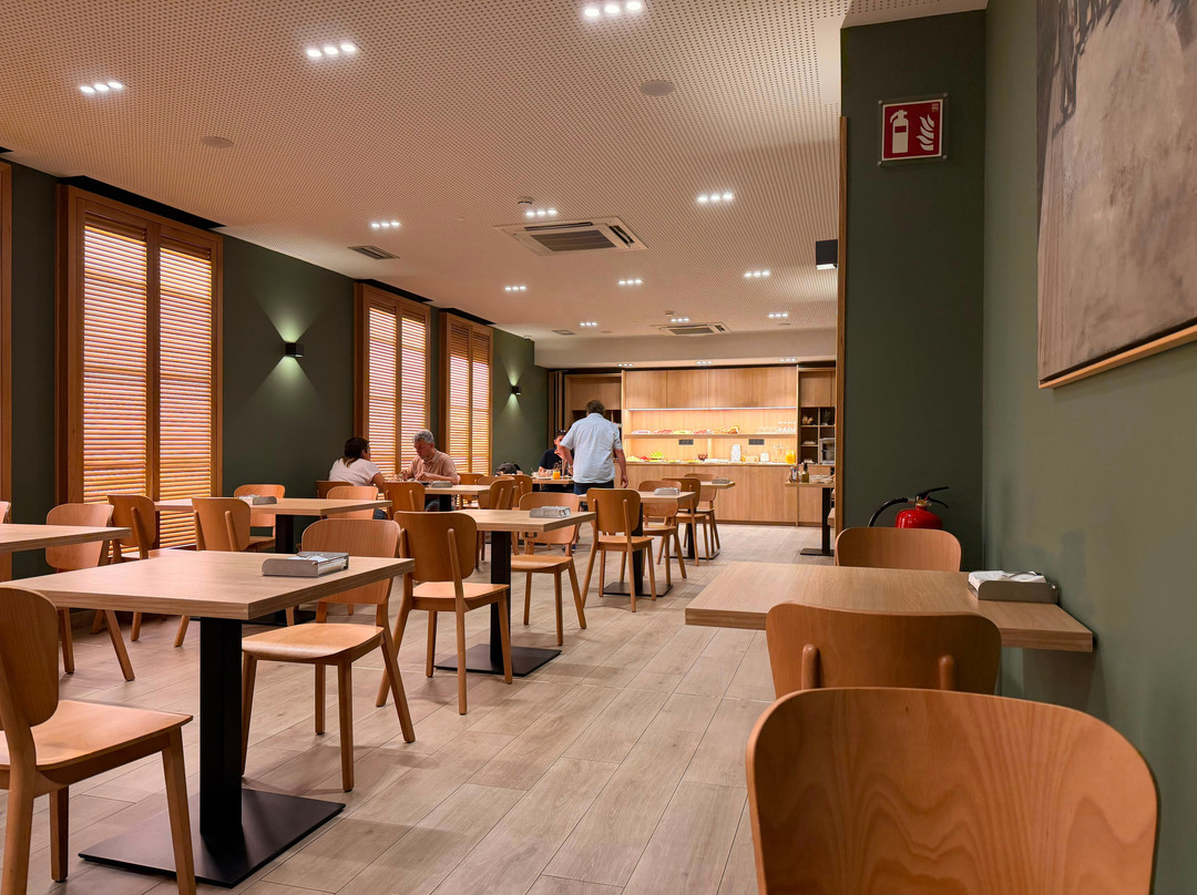 蒙德拉贡酒店主图