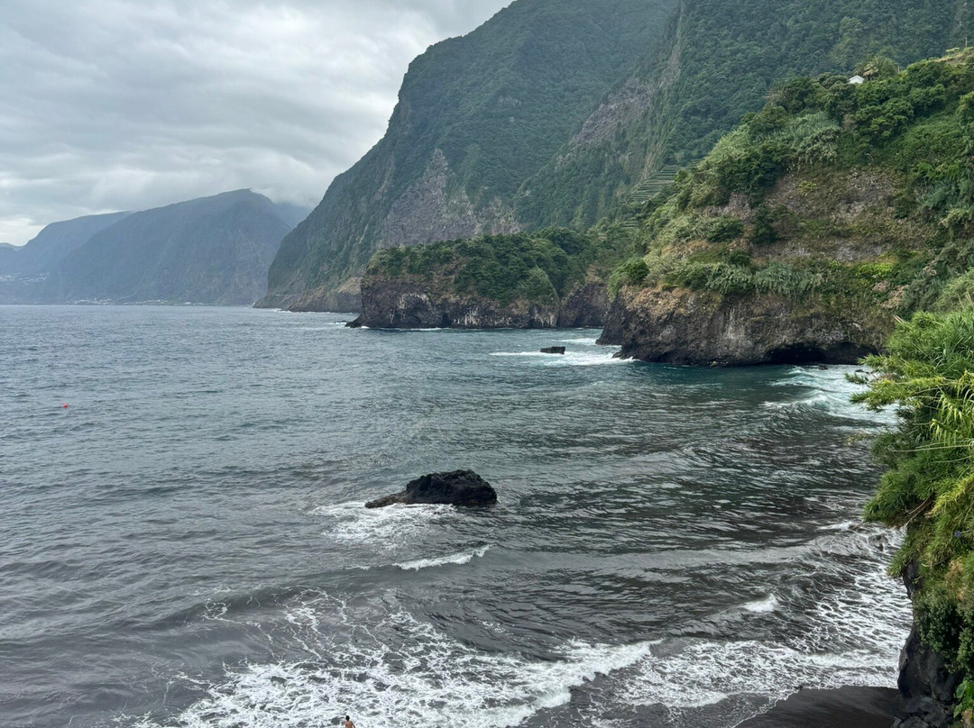 Praia do Porto do Seixal-Seixal必去景点
