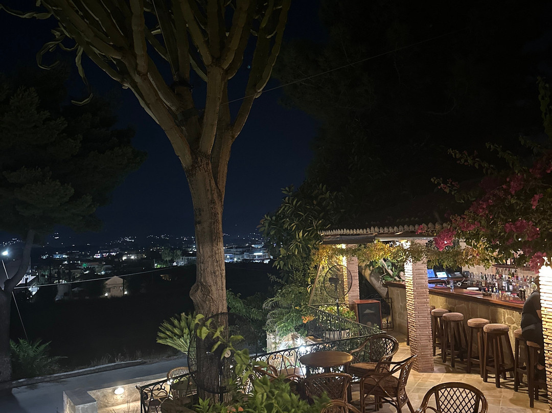 Cave Bar-卡拉马其必去景点
