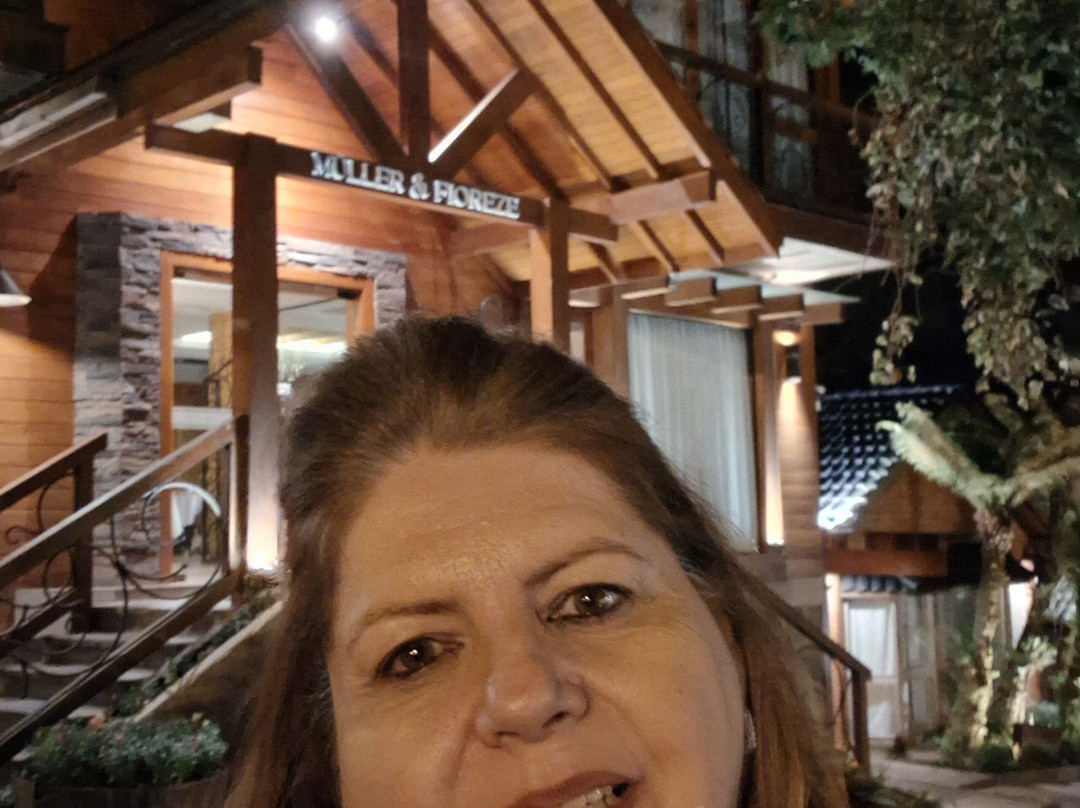 穆勒大叔小屋酒店主图