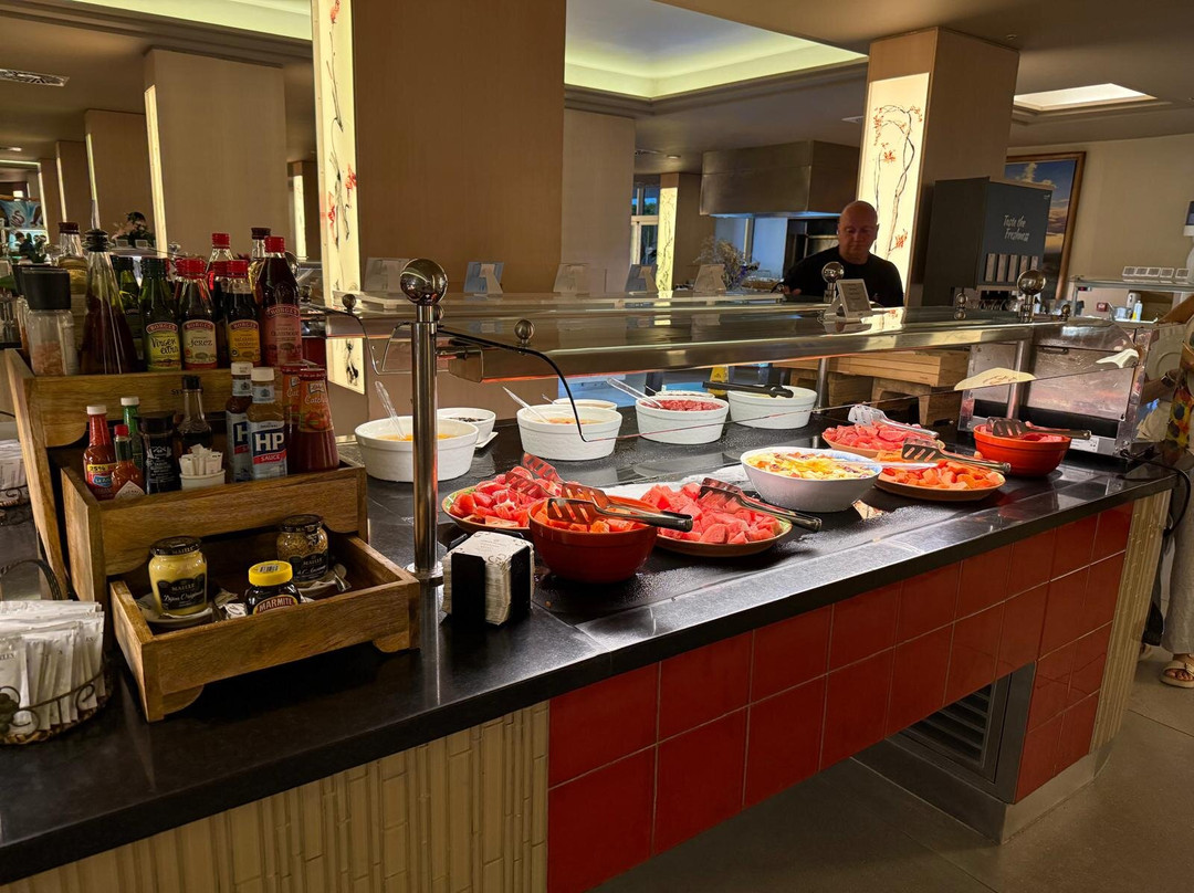 罗卡尼瓦利亚阿德里安酒店主图