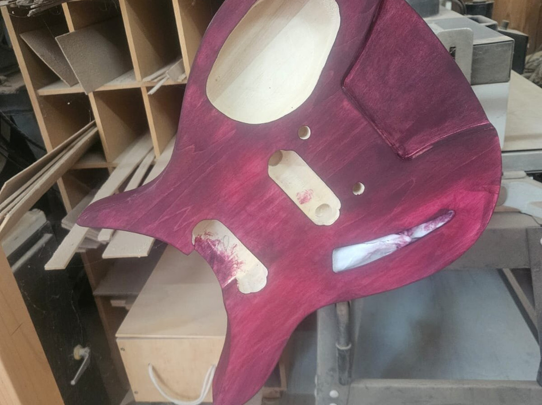 Wildwood Instruments - Guitar Making Courses & Art Gallery-戴尔斯福特必去景点